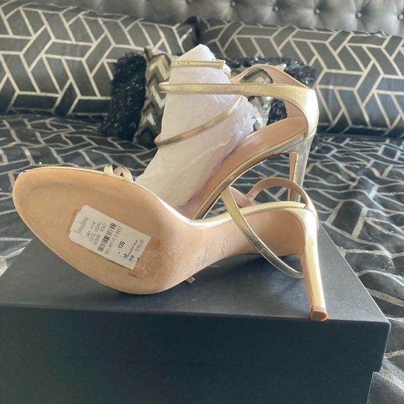 New pair of Giuseppe Zanotti heels. Metallic gold size 11B - Picture 4 of 4